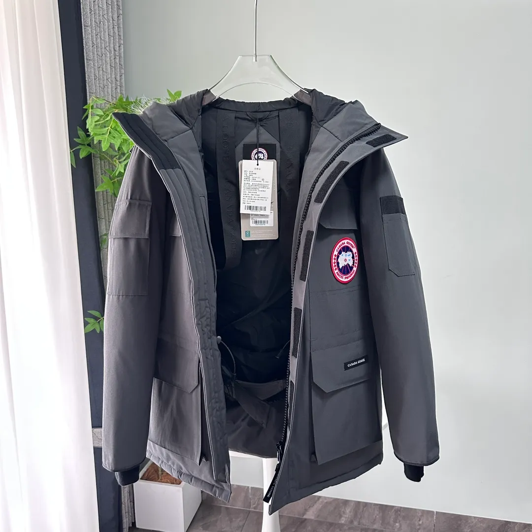 P700 CANADA GOOSE｜Canada Goose Expedition Parka｜Classic upgrade New 08 style Color: graphite gray, off-white, black, pink, navy blue, sky blue, Size: XS, S, M, L, XL, XXL, Product introduction Loose fit, multi-pocket design Larger size for free movement. 6 exterior pockets: 4 reversible front pockets, zippered side entry. There is a practical pocket on the left sleeve and a top pocket on the right sleeve. There is a drawstring on the inside of the waist and a logo patch on the back. The waist is designed with an inside drawstring, which can be adjusted to provide excellent warmth. Woven grab straps at upper back with “Expedition” logo patch • Hood with removable zipper trim, interchangeable hood trim for personalization and added protection (this jacket is not available with the classic hood trim) • Chin protection element has a tricot inner fabric for softness and comfort • Woven grab straps at upper back with “Expedition” logo patch • Internal drawstring at the waist, adjustable to provide excellent warmth •Snap-in rib knit cuffs for added comfort and optimal heat locking in •Stylish hanging inner straps allow the jacket to be carried over the shoulder, hands-free •Stowaway nylon stretch snow skirt for added protection •Two-way zipper covered fly with Velcro® snaps that unzips from the bottom for increased range of motion and breathability. A windproof fly is designed under the zipper for an extra layer of protection. • 6 exterior pockets: 4 two-way pockets on the front with top flap and Velcro® snaps, and zippered side entry. Utility pockets on left sleeve and right sleeve with top flap and velcro® snaps Internal pockets: 1 zipped pocket, 2 mesh drop-in pockets Embroidered Canada Goose logo